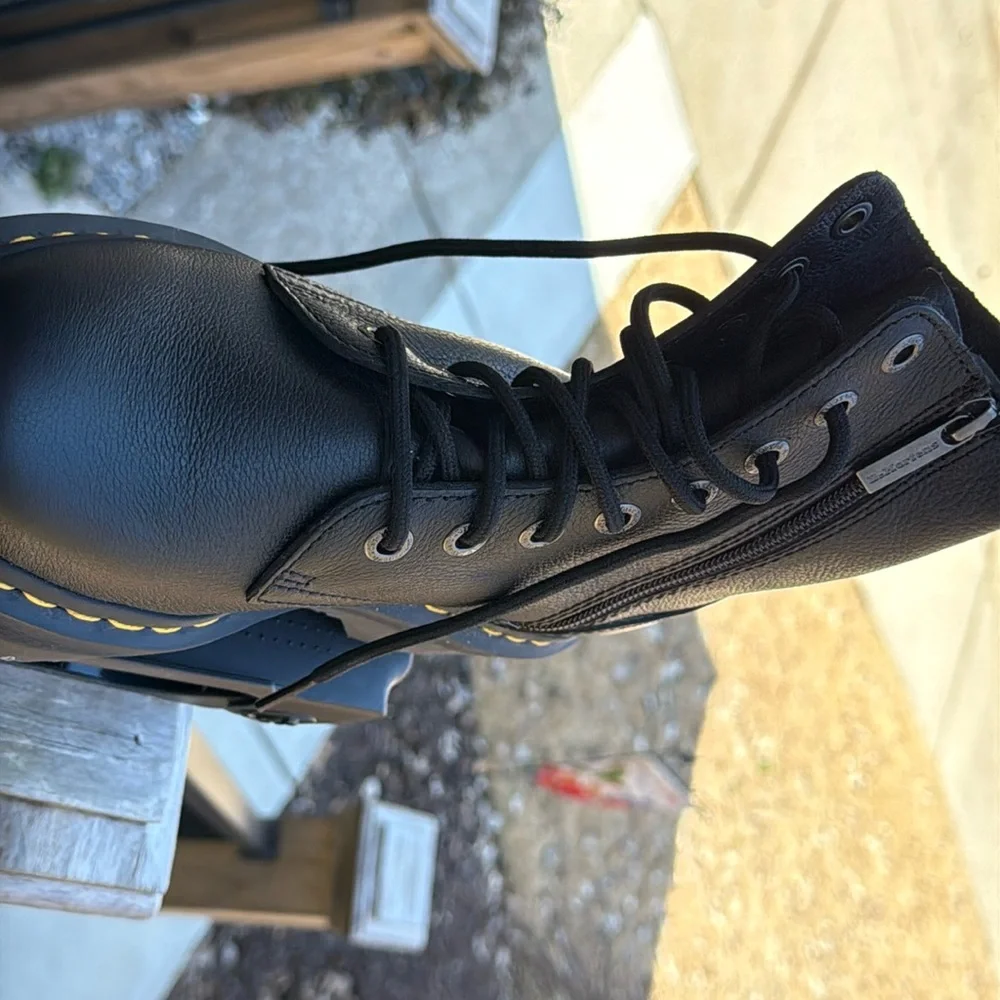 NWT Dr. Martens Jadin III Leather Lace Up Boots with air cushioned Blk Size 7 - Picture 1 of 15